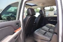 2011 Chevrolet Suburban 4WD 1500 LT w/1SC | LEATHER INTERIOR | L - Photo 18