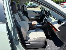 2020 Toyota RAV4 - Photo 17
