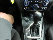 JEEP CHEROKEE 2015 ALTITUDE V6 3.2L 4X4 GPS/ ECRAN 8.4PO / BANCS - Photo 17