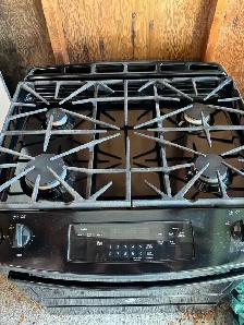 GE Natural Gas Stove - Photo 2