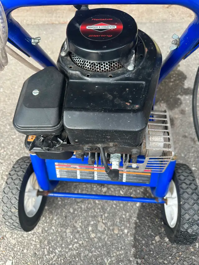 Briggs and Stratton Pressure Washer ( Like New)