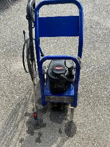 Briggs and Stratton Pressure Washer ( Like New) - Photo 6