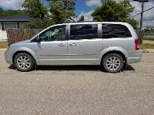 2010 Chrysler town and country - Photo 4
