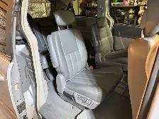 2010 Chrysler town and country - Photo 7