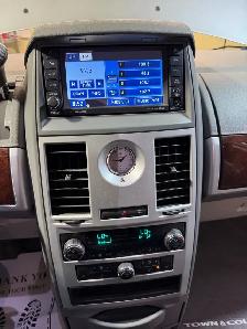 2010 Chrysler town and country - Photo 9