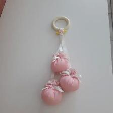 JOUET D'ENFANT: BELLE DÉC0 NEUVE ROSE BLANCHE 4'DE HAUT: $5.00