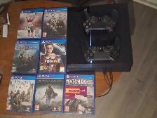 Ps4   2 manettes et 7 jeux