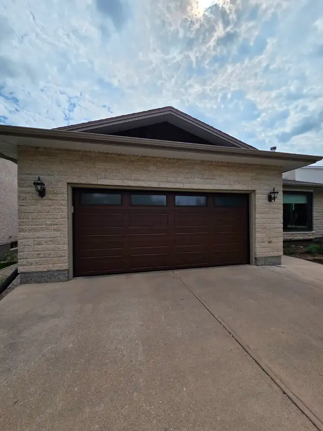 Garage Door Sales and Service 204-996-9600