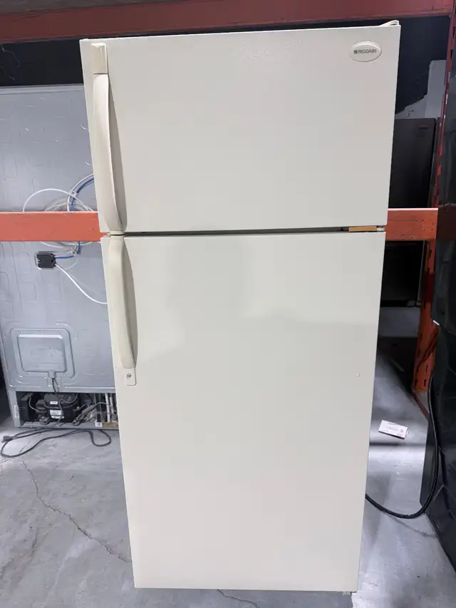 Réfrigérateur 28po blanc | FRT16NRED6 - Frigidaire
