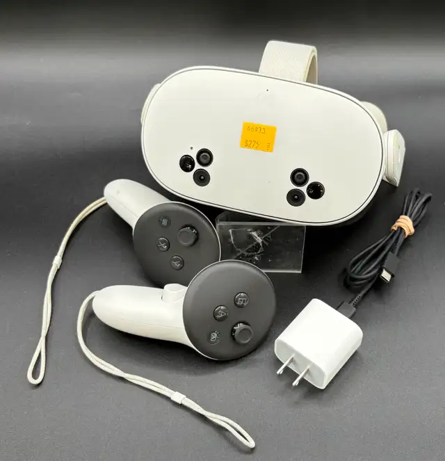 128gb Meta Quest 3s VR Headset with Controllers & Charger