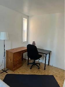 Bright Fully Furnished Apartment in Griffintown, Move-in Sept 1 - Photo 17
