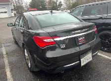 2013 Chrysler 200 - Photo 2