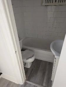 Bachelor apartment available in Little Italy - Photo 2