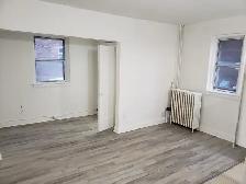 Bachelor apartment available in Little Italy - Photo 7