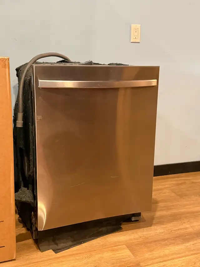 Samsung "24" Stainless Steel Built in Dishwasher
