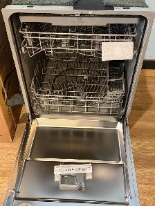 Samsung "24" Stainless Steel Built in Dishwasher - Photo 2