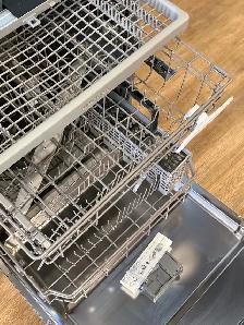 Samsung "24" Stainless Steel Built in Dishwasher - Photo 4