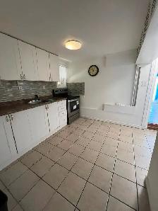 PRIVATE ROOM ALONG STEELES NEAR BATHURST & DUFFERIN - Photo 3