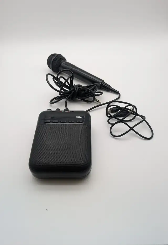 (B4790) Aroma AG-03M Amp with mic and power - No clip