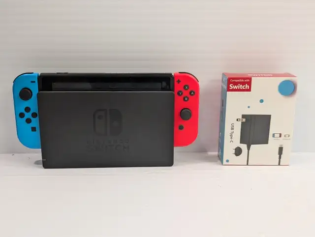(B2399) Nintendo Hac-007 With Dock and Charger