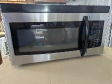 HOTTE DE CUISINIÈRE AVEC MICRO-ONDES INTÉGRÉ de marque Samsung )