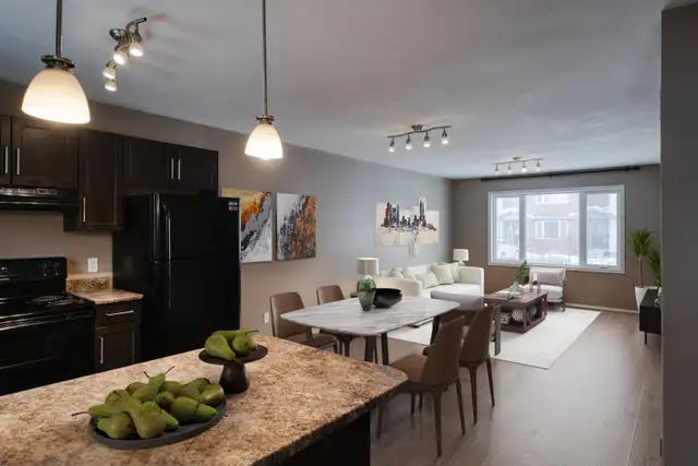 STUNNING 3 BED 1.5 BATH TOWNHOUSE - Lorette