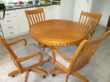set de cuisine rond en chêne - Table, rallonge et 4 chaises