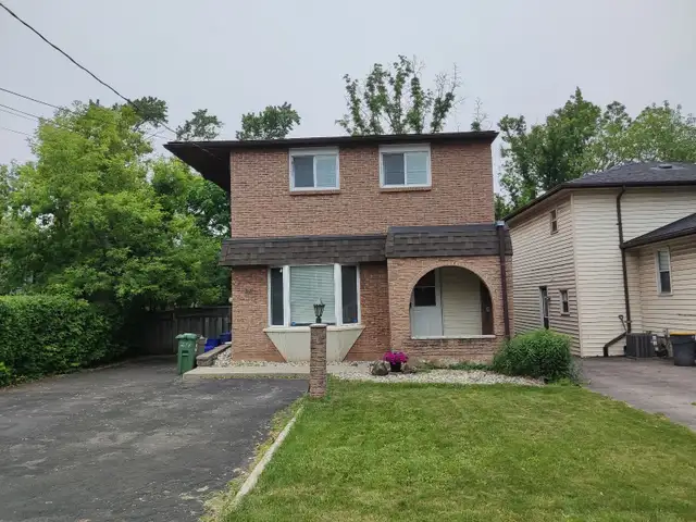 McMaster Student Housing Rental - 8 Month Lease - Utilities Incl