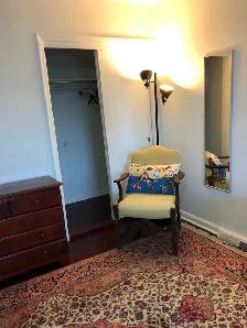 Spacious Furnished Master Bed/Rental One Female Only/5’ Yorkdale - Photo 7