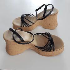 SANDALES ITALIENNES CHICS, SEMELLES EN LIÈGE GR 7 FEMME: $10.00