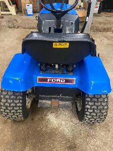Ford lawnmower - Photo 3