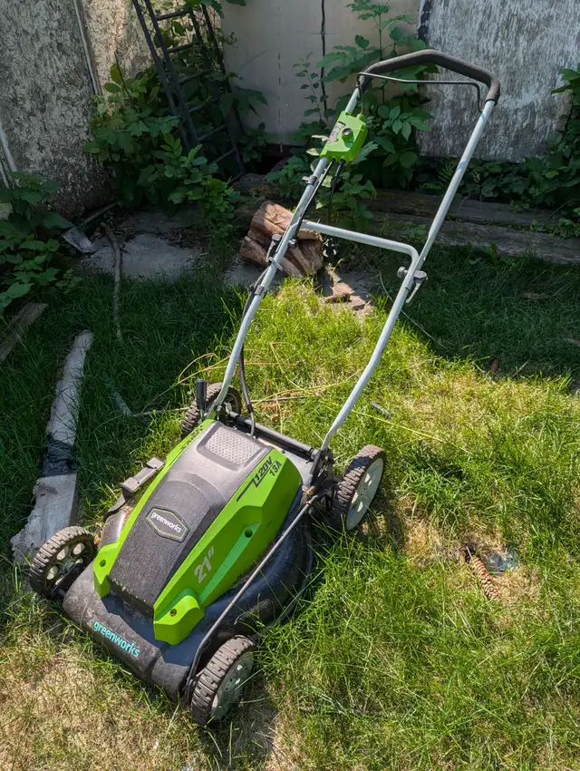 Lawn Mowing Service Offered (Red Deer)
