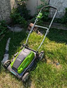 Lawn Mowing Service Offered (Red Deer)