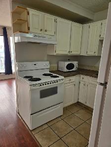 ✨ COZY • QUIET • PET-FRIENDLY ✨Beautiful 2 Bedroom — TOP FLOOR - Photo 4
