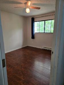 ✨ COZY • QUIET • PET-FRIENDLY ✨Beautiful 2 Bedroom — TOP FLOOR - Photo 8
