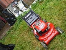 CRAFTSMAN 21inch Self-Propelled gas   Lawnmower.
