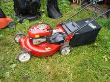CRAFTSMAN 21inch Self-Propelled gas   Lawnmower. - Photo 3