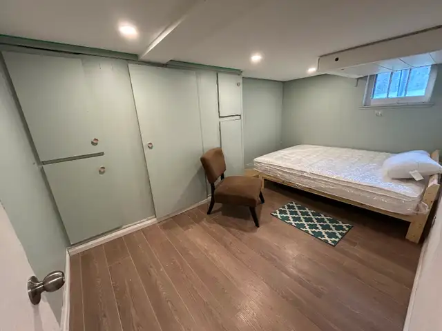 Large Private Room for Rent – Dufferin & Eglinton