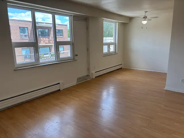 2 Bed Apartment in Richmond Hill for Rent