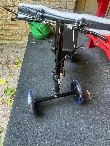 knee scooter - Photo 3