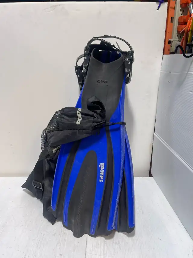 Mares Superchannel Diving Fins with extra accessories