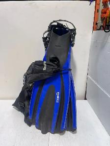 Mares Superchannel Diving Fins with extra accessories