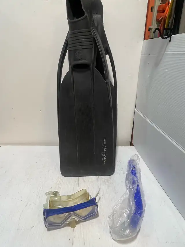 Genesis Navigator Scuba Diving Fin and Snorkel Set