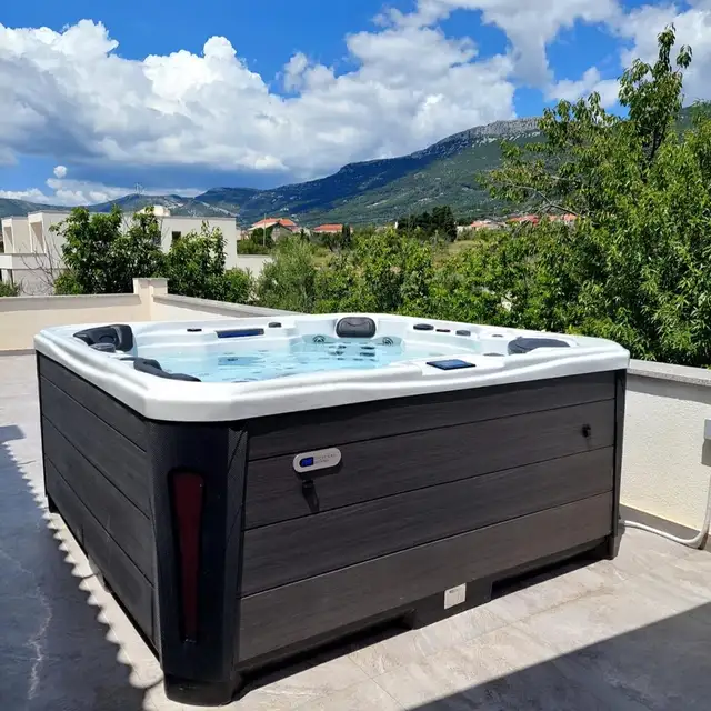 VEGA HOT TUB FOR SALE
