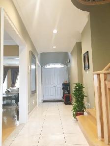 Near Finch Subway: Female Only Room for Rent - $890 - Photo 2