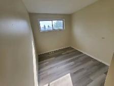 Private room for rent in a house - Photo 3