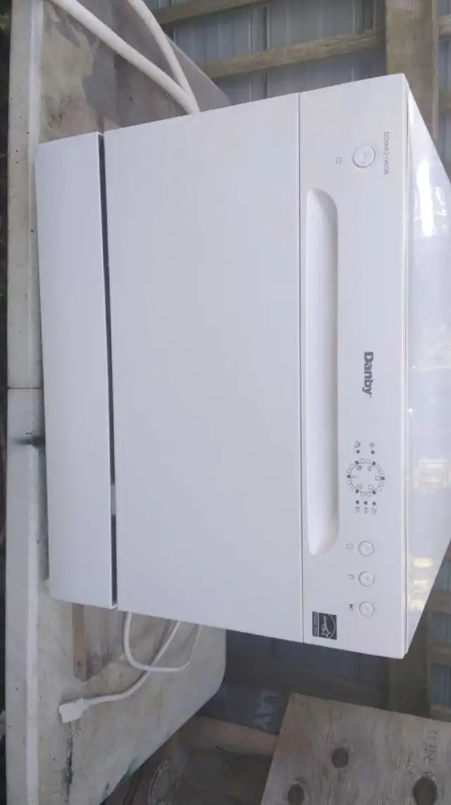 DANBY Countertop Dishwasher