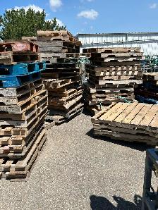 Free Wood Pallets - Brampton - Photo 2