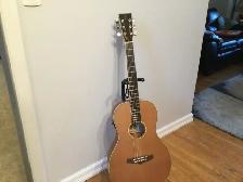 Tanglewood Acoustic / Elec. Parlor Guitar   Case