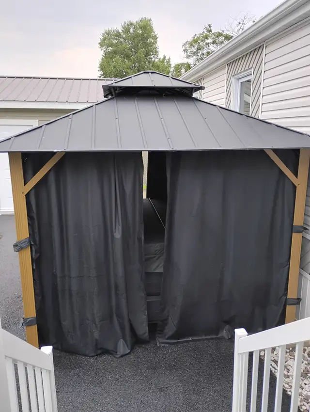 Gazebo 10x10 $1000